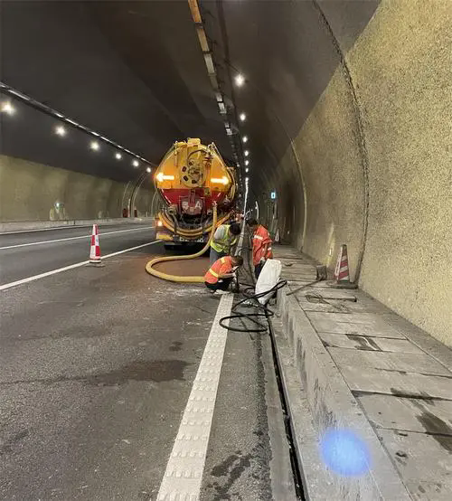 深圳隧道排水渠清淤